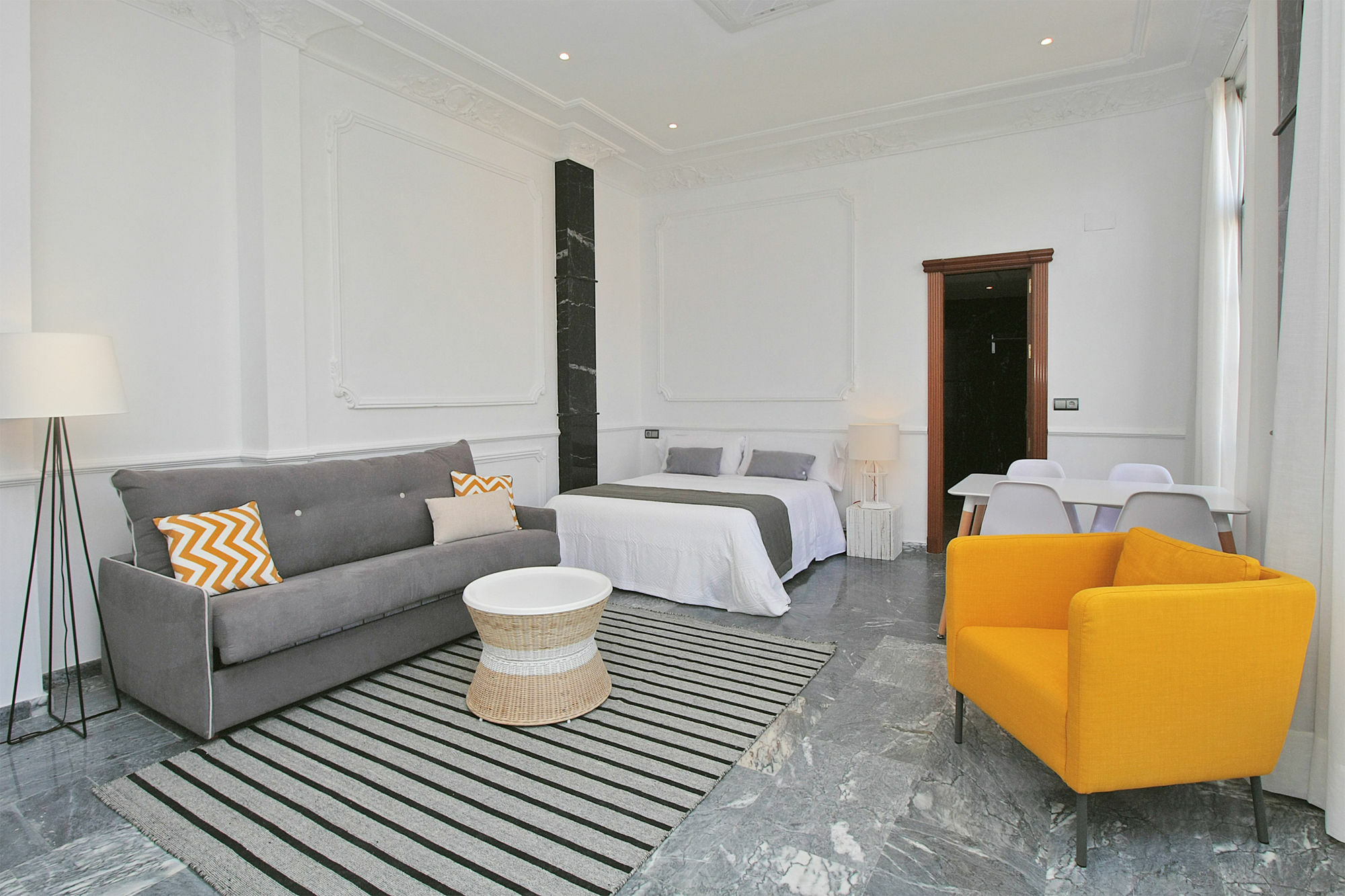 Apartamentos Plaza Constitucion - Larios Málaga Esterno foto
